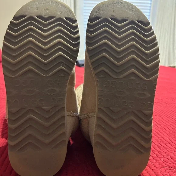 UGG Classic Tall boots in women’s 8 - Picture 5 of 13